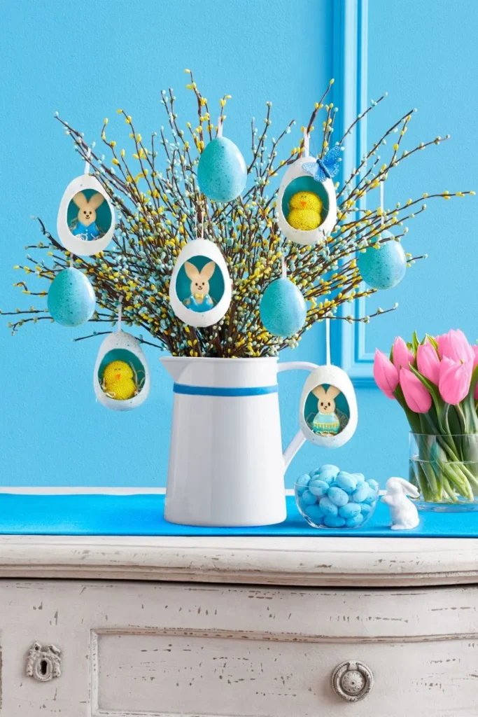 Centro de mesa posta para Páscoa com ovos pendurados - A Mãe da Festa