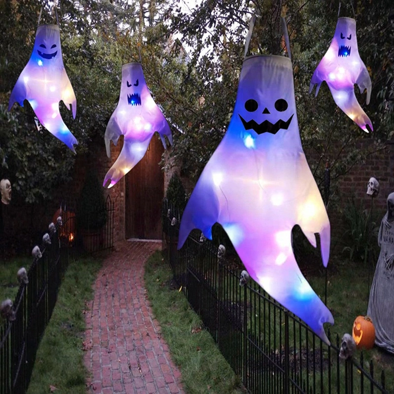 Decoração de fantasmas com luz de LED para dar um toque divertido na festa de Halloween