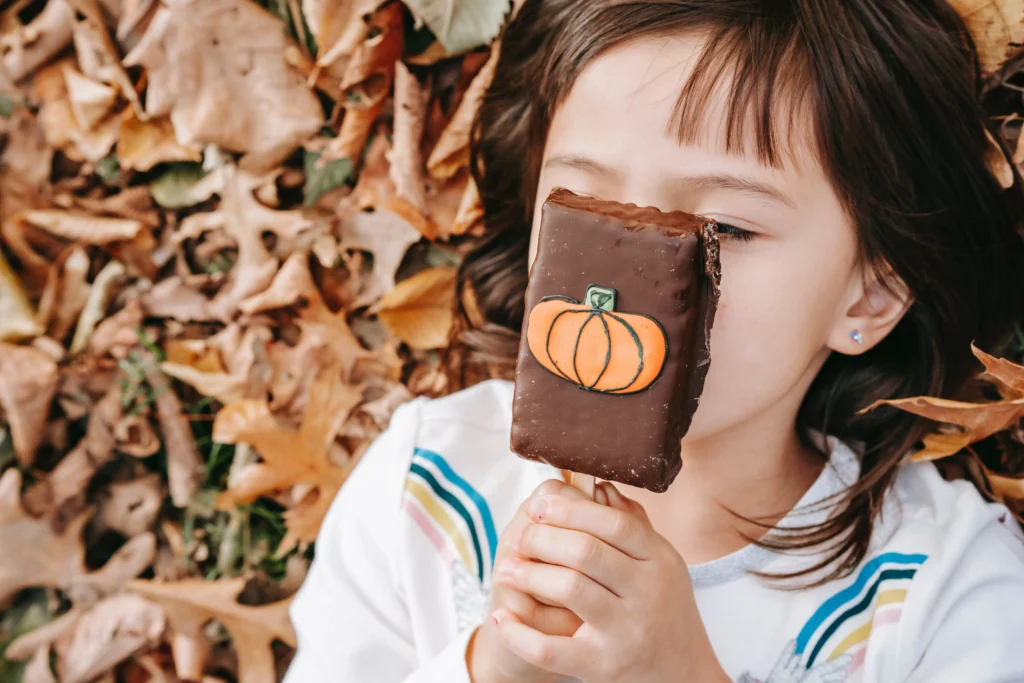 Caça aos doces com Gostosuras e travessuras dentro de casa no Halloween